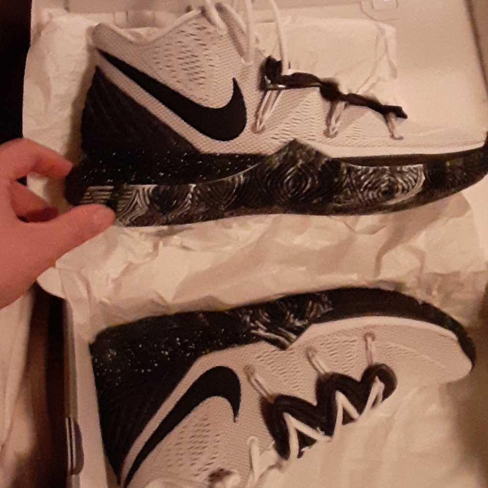 Kyrie 5 Cookies and Cream.